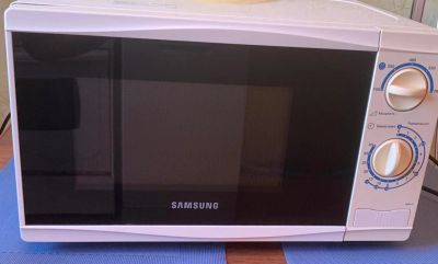 Лот: 14343048. Фото: 1. микроволновая печь Samsung MW61FR. Микроволновки, мини-печи