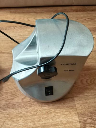 Лот: 25633150. Фото: 1. Электромясорубка Kenwood MG510. Кухонная
