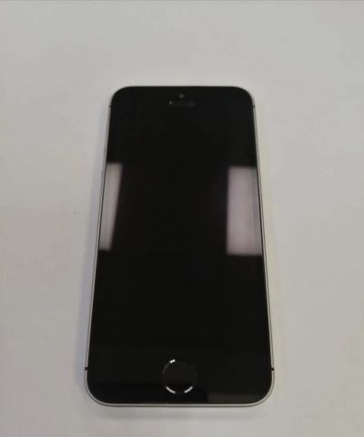 Лот: 17345177. Фото: 1. Apple iPhone SE 32Gb Space Gray... Смартфоны