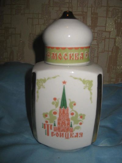 Лот: 10416805. Фото: 1. Фарфоровая баночка с позолотой... Фарфор, керамика