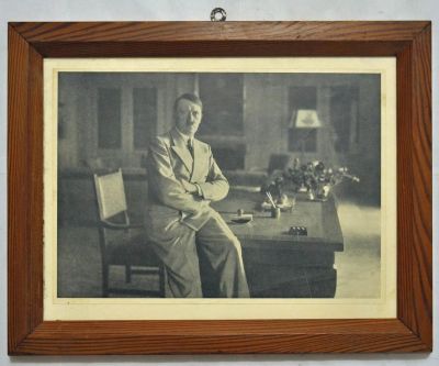 Лот: 10499057. Фото: 1. Фотоплакат Гитлера в рамке. Фотографии