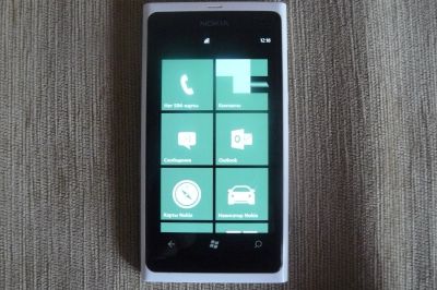 Лот: 12579257. Фото: 1. Nokia Lumia 800. Кнопочные мобильные телефоны