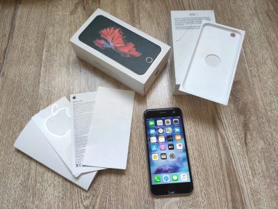 Лот: 15389138. Фото: 1. iPhone 6S Space Gray 64 Gb. Смартфоны