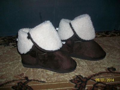 Лот: 3594169. Фото: 1. зимние уги. Другое (женская обувь)