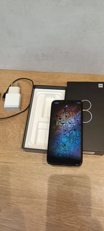 Лот: 21130289. Фото: 1. Xiaomi Mi 8 6/128. Смартфоны