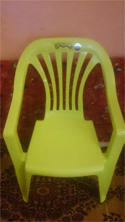 Лот: 8368441. Фото: 1. Стул-кресло пластиковый. Столики, стулья, парты