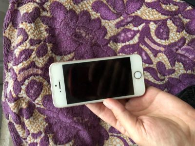 Лот: 14953022. Фото: 1. iPhone SE RoseGold 128 гб. Защитные стёкла, защитные плёнки