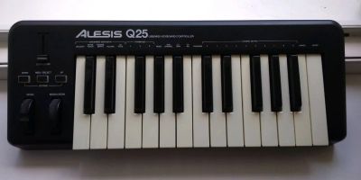Лот: 16422252. Фото: 1. MIDI клавиатура Alesis Q25 USB... MIDI-оборудование