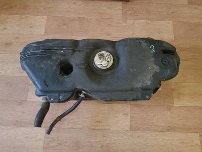 Лот: 15948802. Фото: 1. Бензобак Toyota Vitz. Топливная система
