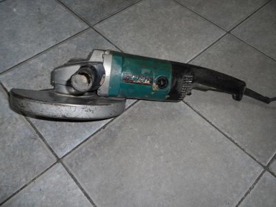 Лот: 6494932. Фото: 1. Продам болгарку Makita 9069! Только... Электроинструмент