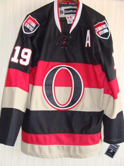 Лот: 3885049. Фото: 1. Хоккейный свитер НХЛ Ottawa Senators... Форма