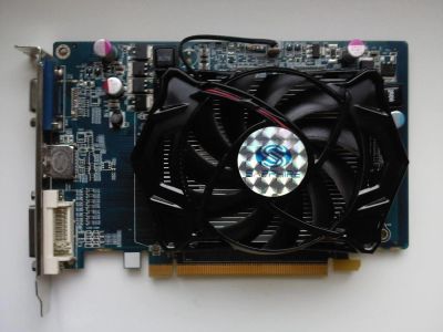 Лот: 4439682. Фото: 1. Видеокарта Sapphire Radeon HD5570... Видеокарты
