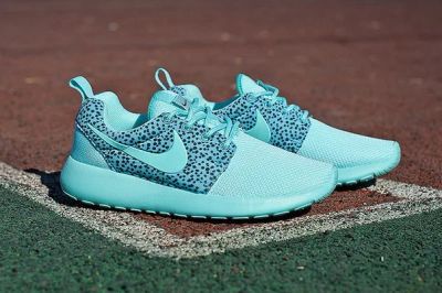 Лот: 8838984. Фото: 1. nike roshe run. Кеды, кроссовки, слипоны