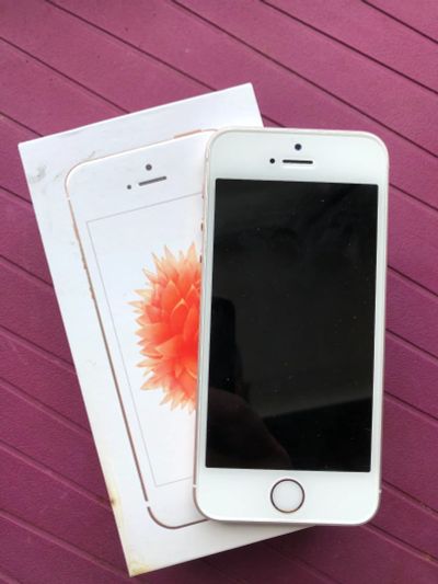 Лот: 16668587. Фото: 1. iPhone se 64gb. Смартфоны