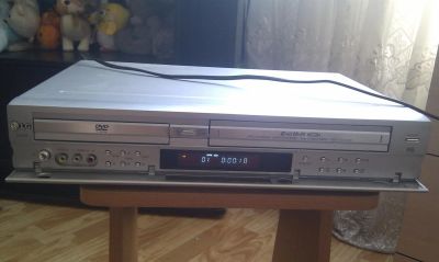 Лот: 3050030. Фото: 1. Видеомагнитофон DvD/BR проигрыватель... DVD, Blu-Ray плееры