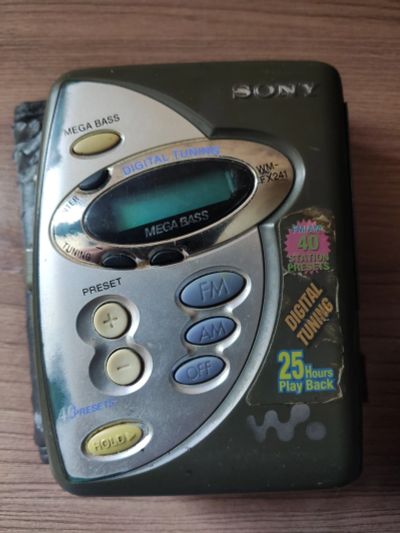 Лот: 19943856. Фото: 1. Кассетный плеер Sony Walkman. Плееры