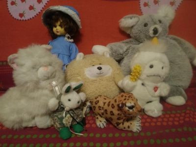 Лот: 11438661. Фото: 1. Мягкие игрушки и кукла одним лотом. Мягкие