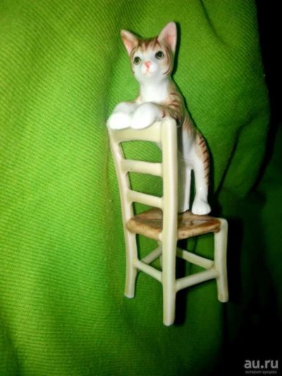 Лот: 8914432. Фото: 1. Фарфор.Котёнок на стуле. PAVONе... Фигурки, статуэтки