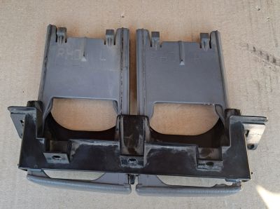 Лот: 20550655. Фото: 1. Подстаканник Toyota Gaia SXM10. Салон