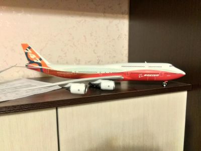 Лот: 11521306. Фото: 1. Boeing 747-8 масштаб 1:144. Авиамоделизм