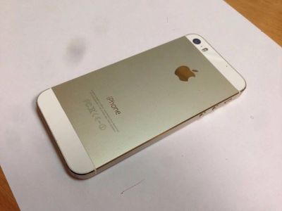 Лот: 9955501. Фото: 1. Iphone 5s Gold 32 Gb. Смартфоны