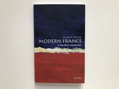 Лот: 23278247. Фото: 1. Modern France: A Very Short Introduction... Другое (литература, книги)