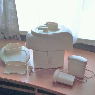 Лот: 9890775. Фото: 1. Соковыжималка. Кухонная