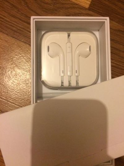 Лот: 9133909. Фото: 1. Наушники Apple EarPods. Наушники, гарнитуры