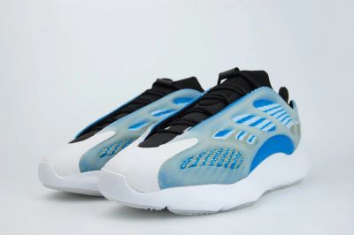 Лот: 16933608. Фото: 1. Кроссовки Adidas Yeezy 700 v3... Кеды, кроссовки, слипоны