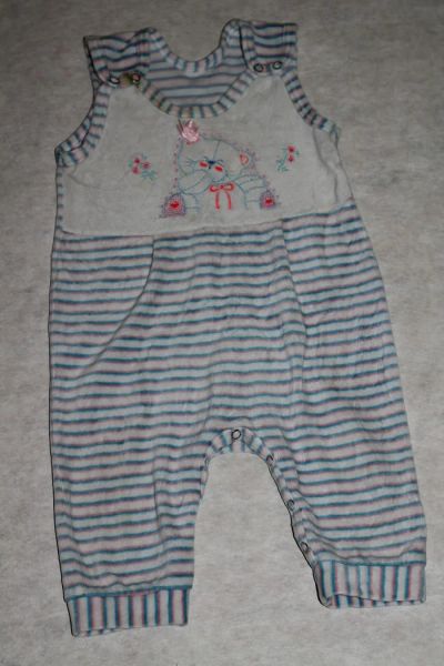 Лот: 5258160. Фото: 1. Комбинезончик с киской. Костюмы, пиджаки, комбинезоны