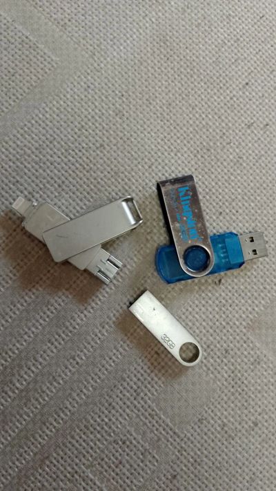 Лот: 25578567. Фото: 1. Флешки 32, 128 гб., и 2 гб неисправные... USB-флеш карты