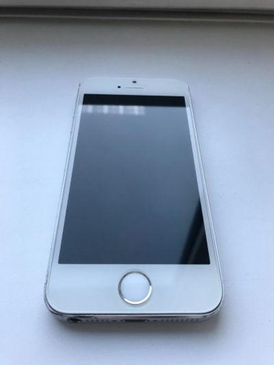 Лот: 17328291. Фото: 1. iPhone 5s silver 16. Смартфоны