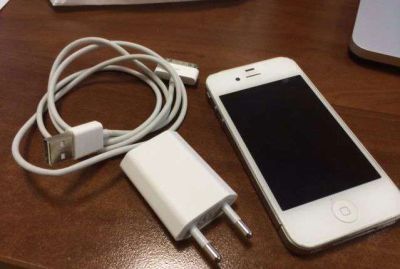Лот: 5996446. Фото: 1. apple iPhone 4s 16Gb, белый. Смартфоны