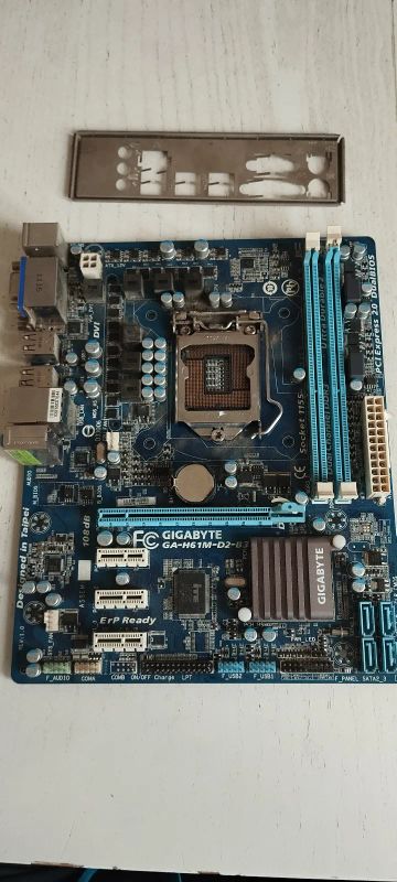 Лот: 25724762. Фото: 1. Материнская плат gigabyte ga-h61m-d2-b3... Материнские платы