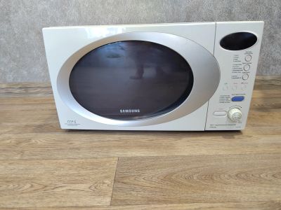 Лот: 21544258. Фото: 1. Микроволновая печь Samsung с грилем... Микроволновки, мини-печи