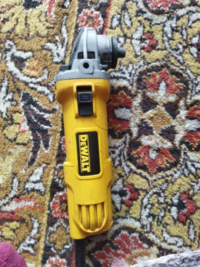 Лот: 24992692. Фото: 1. Болгарка DeWalt dwe8110S на запчасти. Запчасти