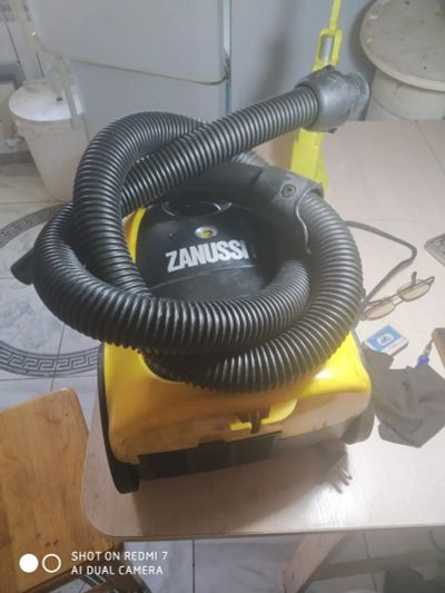 Лот: 25272866. Фото: 1. Пылесос Zanussi 1400 w. Пылесосы, паровые швабры