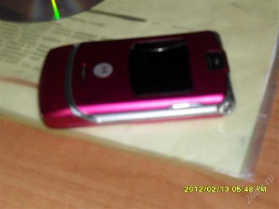 Лот: 1703294. Фото: 1. продам motorola v3 новая,,не рабочая... Кнопочные мобильные телефоны