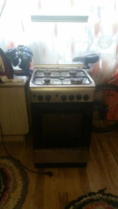 Лот: 10455527. Фото: 1. Продам газовую плиту Indesit. Плиты, духовые шкафы, варочные поверхности