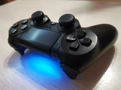 Лот: 16903731. Фото: 1. Dualshock 4 оригинал черный ps4. Аксессуары для игровых приставок, консолей, геймпады