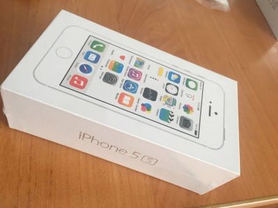 Лот: 9996183. Фото: 1. iPhone 5S 16GB Silver. Смартфоны