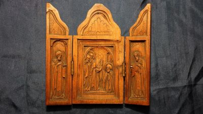 Лот: 11091572. Фото: 1. Старинный деревянный резной складень... Резьба