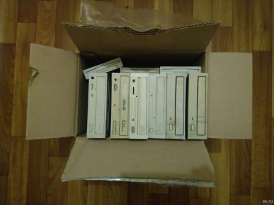 Лот: 18569528. Фото: 1. Коробка с CD / DVD / FDD приводами. Приводы CD, DVD, BR, FDD