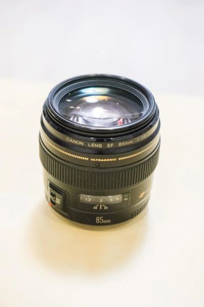 Лот: 7456719. Фото: 1. Canon EF 85mm 1.8 usm читаем описание. Объективы