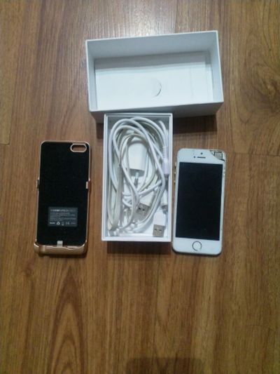 Лот: 19530346. Фото: 1. Iphone SE / 64g повторно. Смартфоны