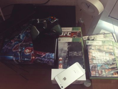 Лот: 8083036. Фото: 1. Xbox 360 и iPhone 5(одним лотом... Игровые приставки, консоли