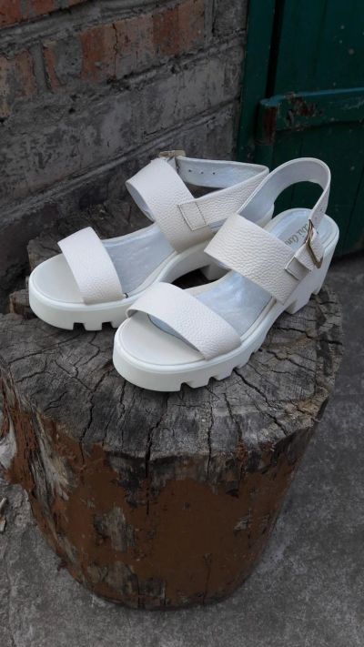 Лот: 7743125. Фото: 1. Босоножки белые. Босоножки