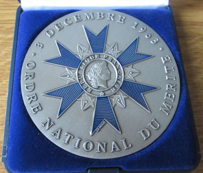 Лот: 10359067. Фото: 1. Франция Медаль Национальный орден... Сувенирные