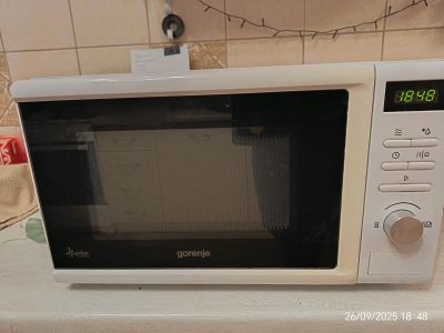 Лот: 25771533. Фото: 1. Микроволновая печь Gorenje. Микроволновки, мини-печи