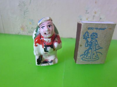 Лот: 22717000. Фото: 1. Игрушка-сувенир Турист-курильщик... Другое (сувениры, подарки)